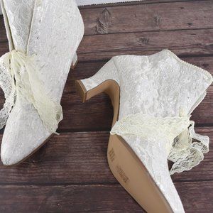 New w/o tags Ivory Satin-Lace Victorian Boots